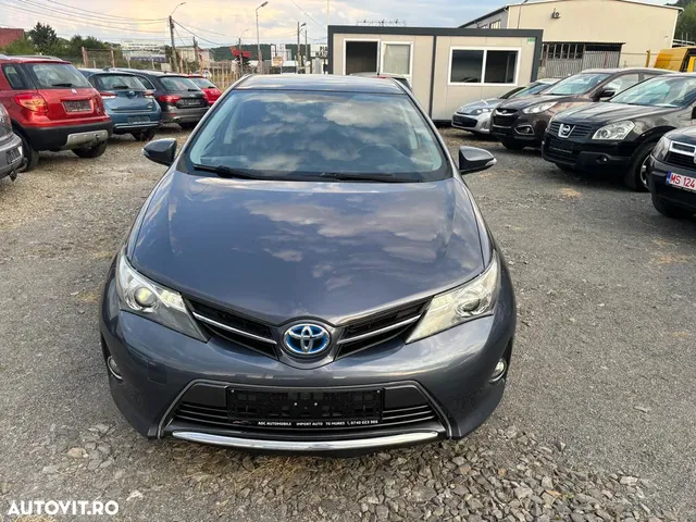 TOYOTA AURIS