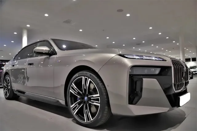 BMW I7