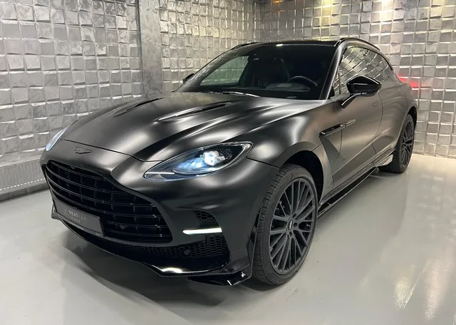 ASTON MARTIN DBX