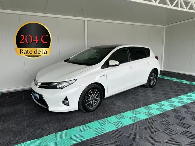 TOYOTA AURIS