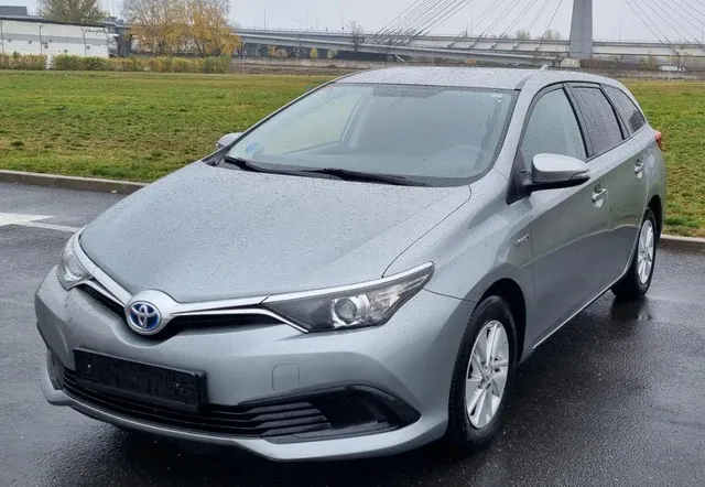 TOYOTA AURIS