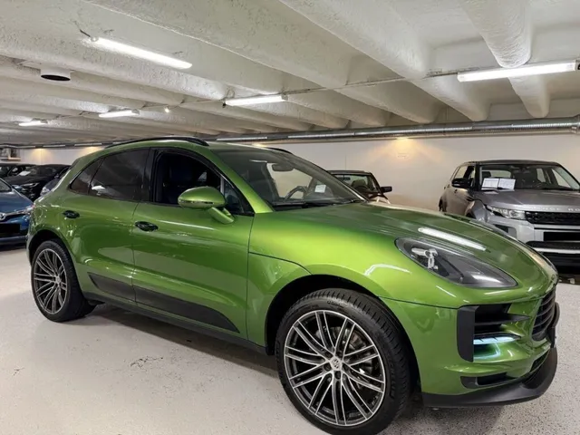 PORSCHE MACAN
