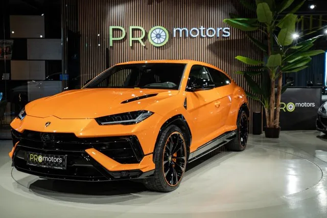 LAMBORGHINI URUS