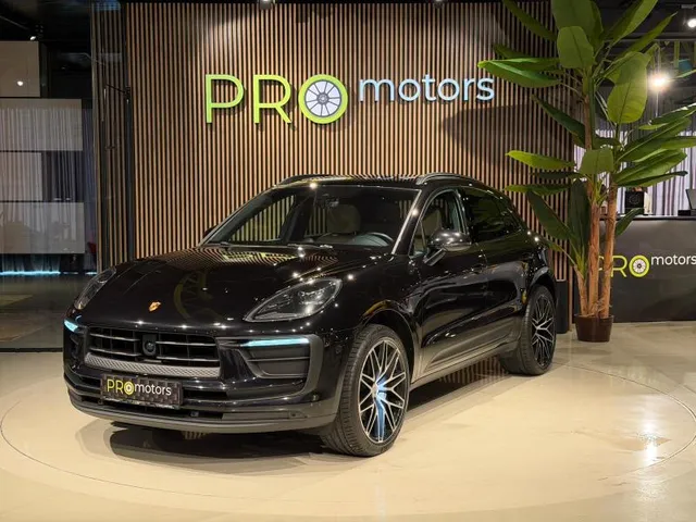 PORSCHE MACAN
