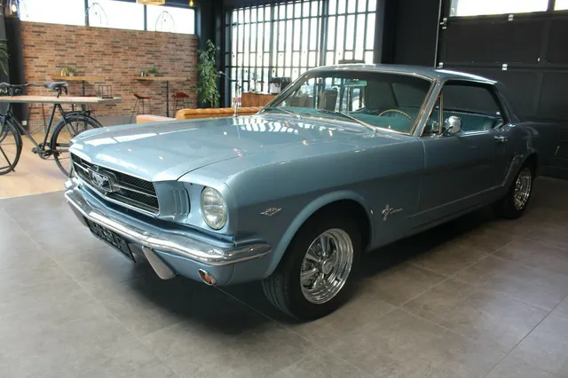 FORD MUSTANG