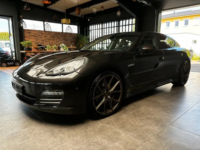 PORSCHE PANAMERA