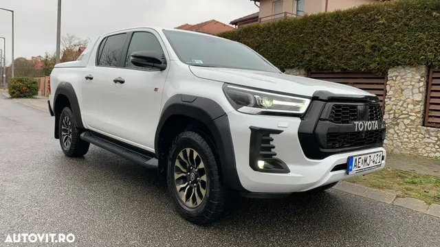 TOYOTA HILUX