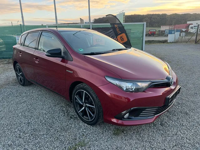 TOYOTA AURIS
