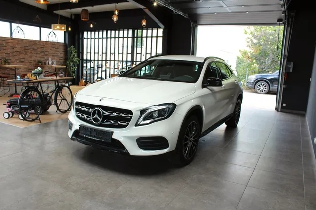 MERCEDES-BENZ GLA