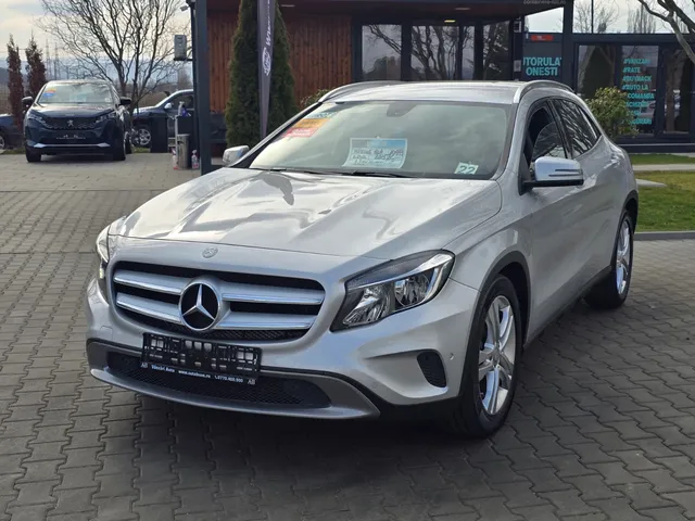 MERCEDES-BENZ GLA