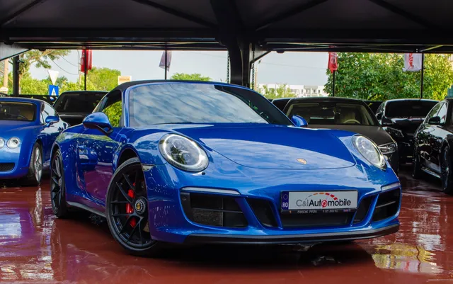 PORSCHE 911
