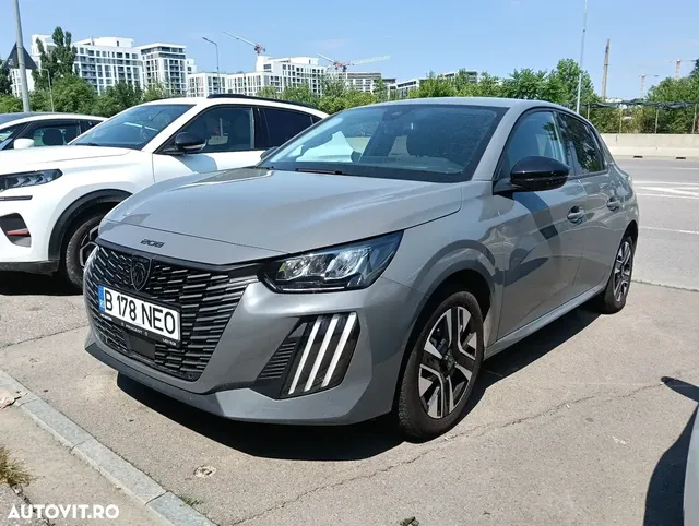 PEUGEOT 208