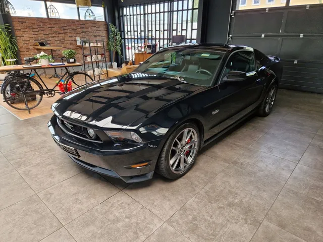 FORD MUSTANG