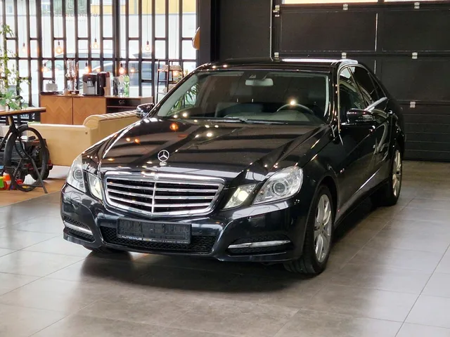 MERCEDES-BENZ E CLASS