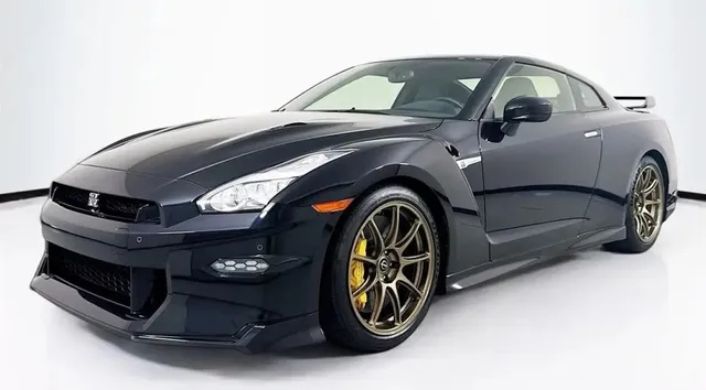 NISSAN GT-R