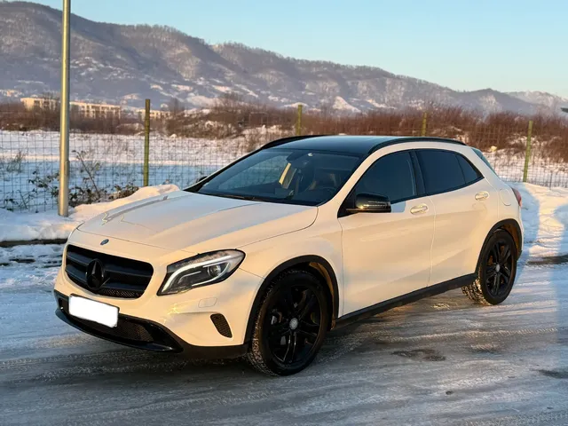 MERCEDES-BENZ GLA