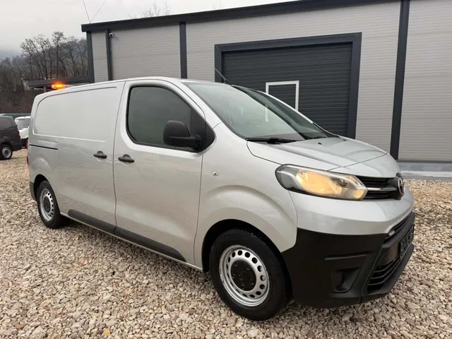TOYOTA PROACE