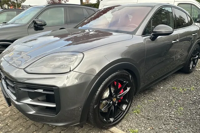 PORSCHE CAYENNE GTS COUPE
